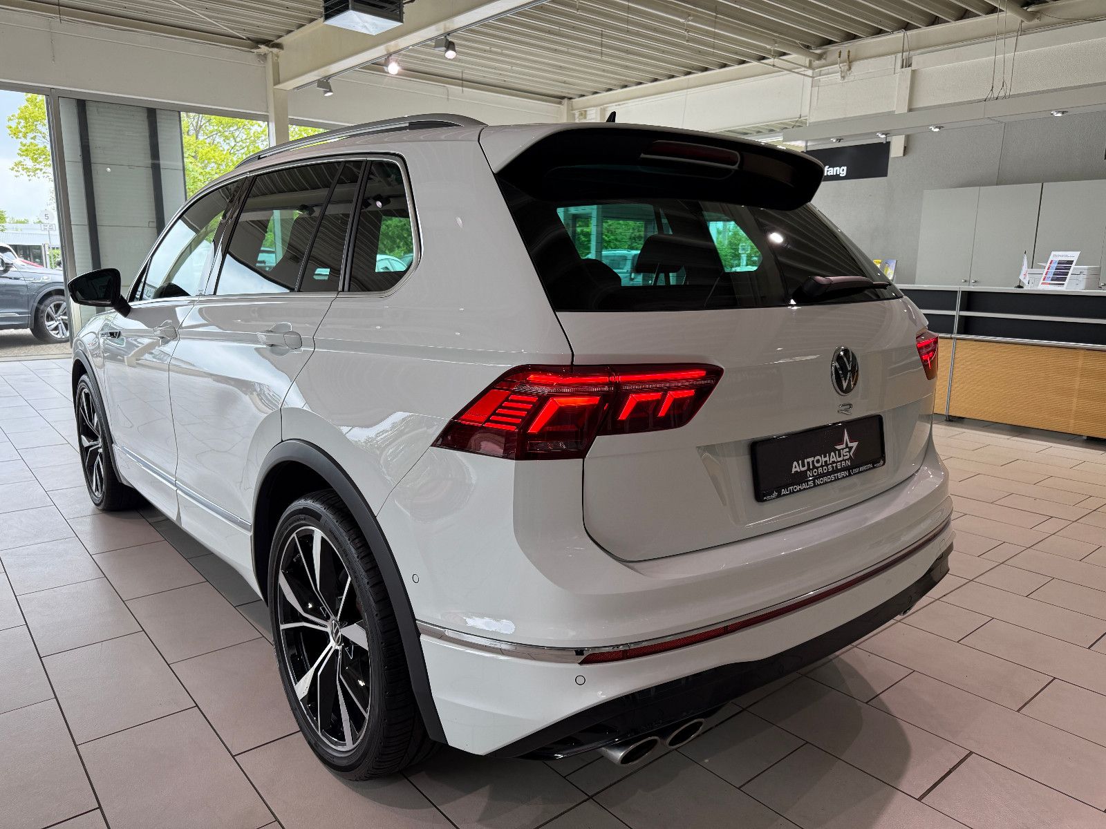 Volkswagen Tiguan R 4Motion IQ DSG LED PANO SHZ AHK foto 3