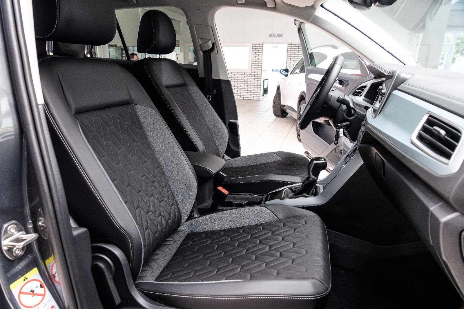 Fahrzeugabbildung Volkswagen T-Roc Goal+LED+AHK+NAVI+SHZ+ACC+GJR+SIDE.ASS