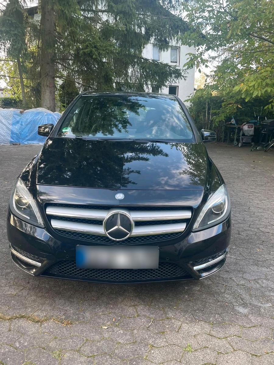 Mercedes-Benz B180 2012 — photo 5