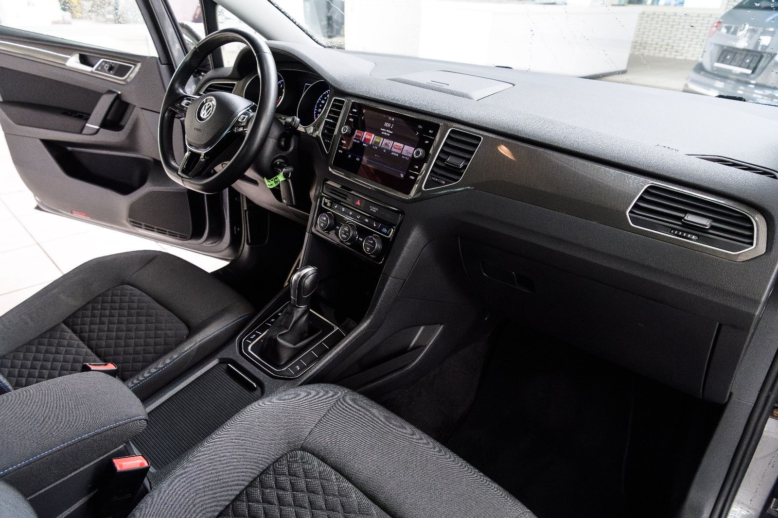 Fahrzeugabbildung Volkswagen Golf Sportsvan+LED+AHK+GJR+SHZ+NAVI+KAMERA