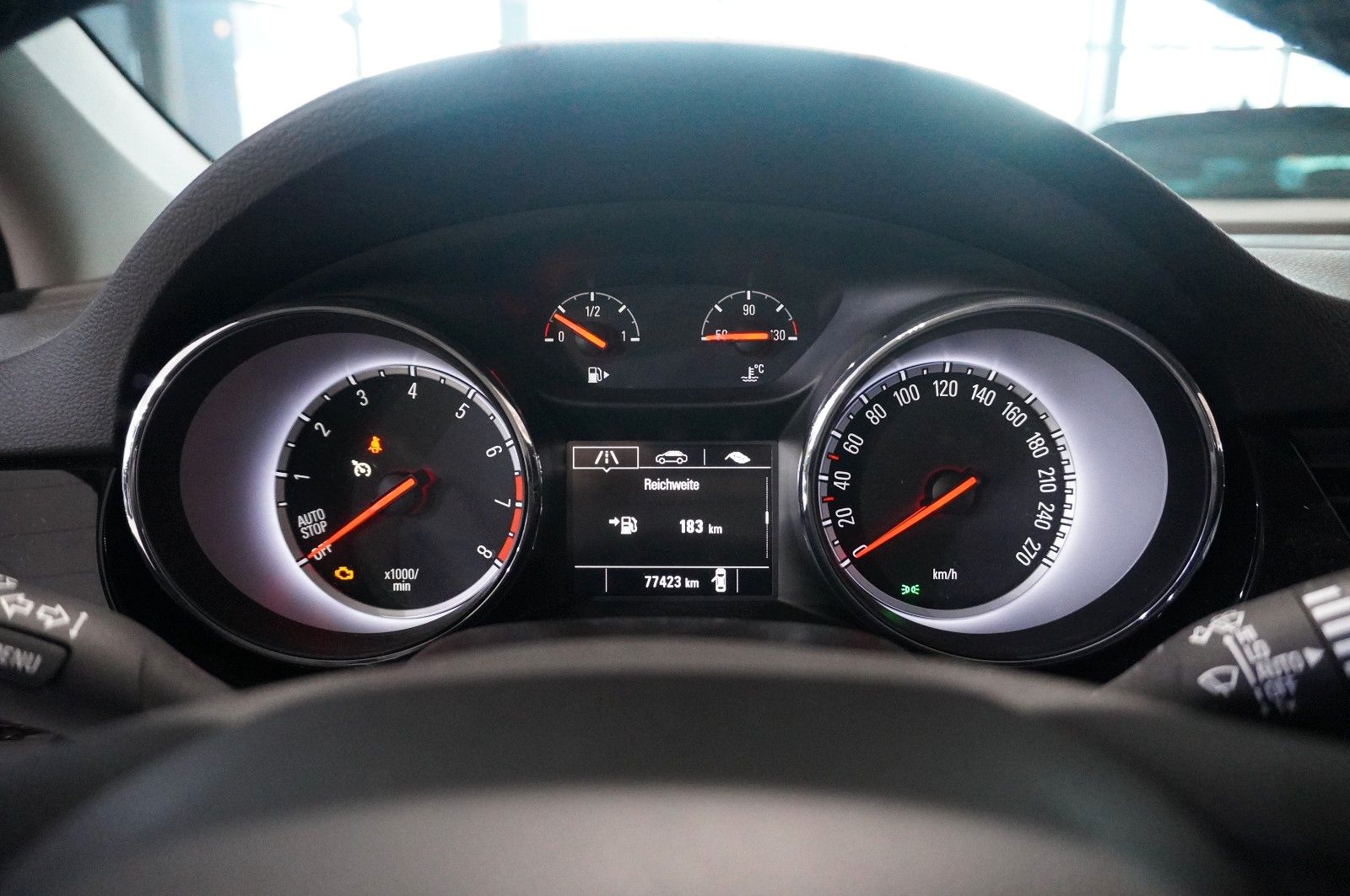 Fahrzeugabbildung Opel Astra K Lim. 1.4T INNOV. NAVI/LED/KAMERA/TEMP.