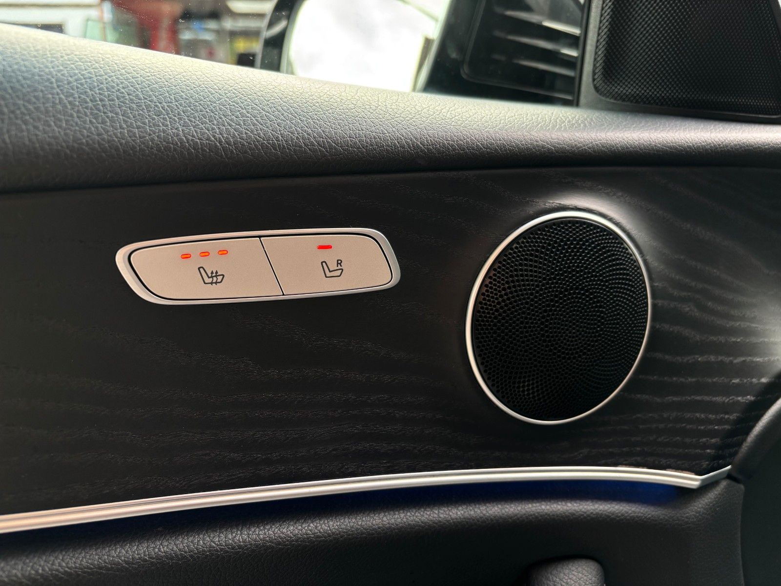 Fahrzeugabbildung Mercedes-Benz E 220d *Ambiente*Kamera*ACC*LED*SHZ