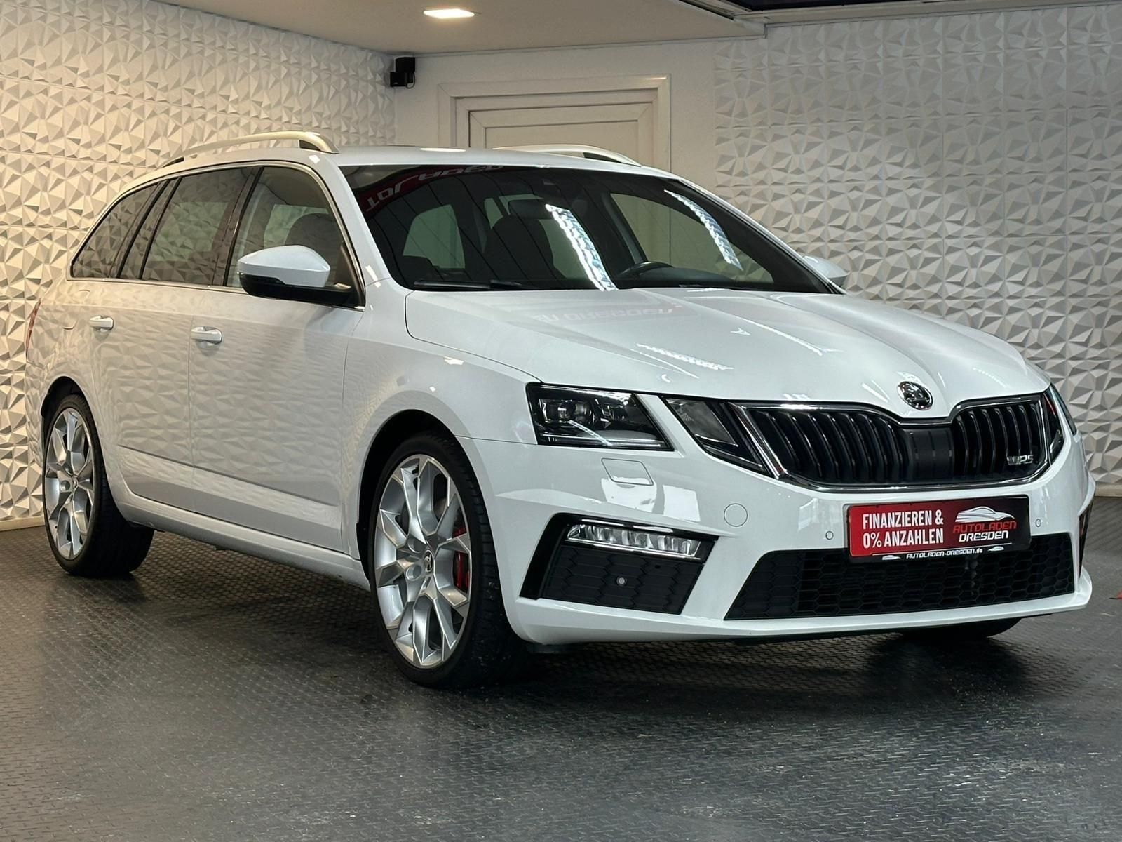 SKODA Octavia 2.0TDI RS* LED#4xSHZ#AHK#TEMPO#NAVI#PDC - Image 2