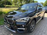 BMW X1 18iA xLine +SPORTSITZ+LEDER+LED+NAVI+CAM+AHK - BMW X1 xLine mit Benzin-Antrieb