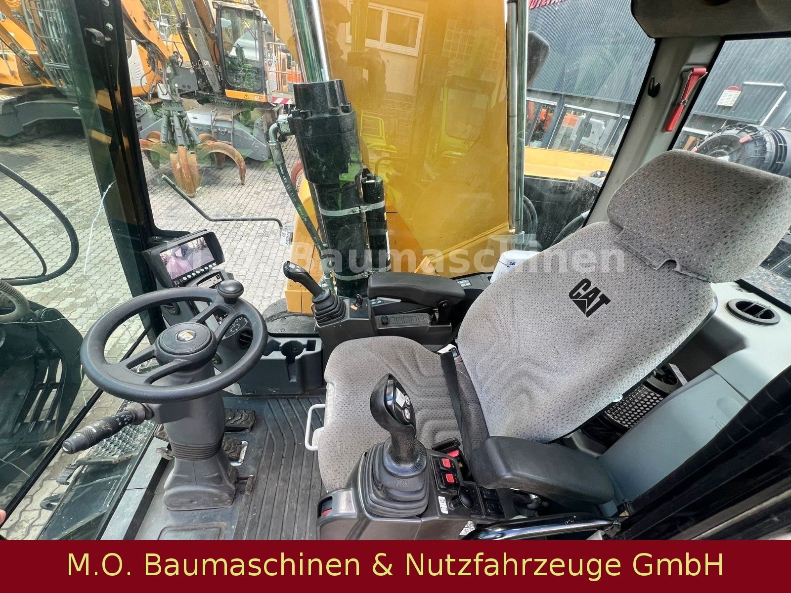 Fahrzeugabbildung CAT CAT MH 3022
