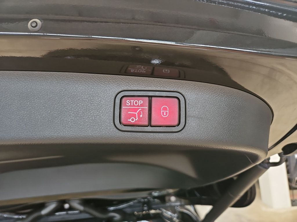 Fahrzeugabbildung Mercedes-Benz GLB 250+ mit EQ Technologie +AHK+DynLicht+Pano+