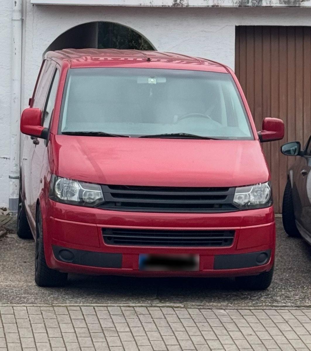 Volkswagen  2004 — rear view