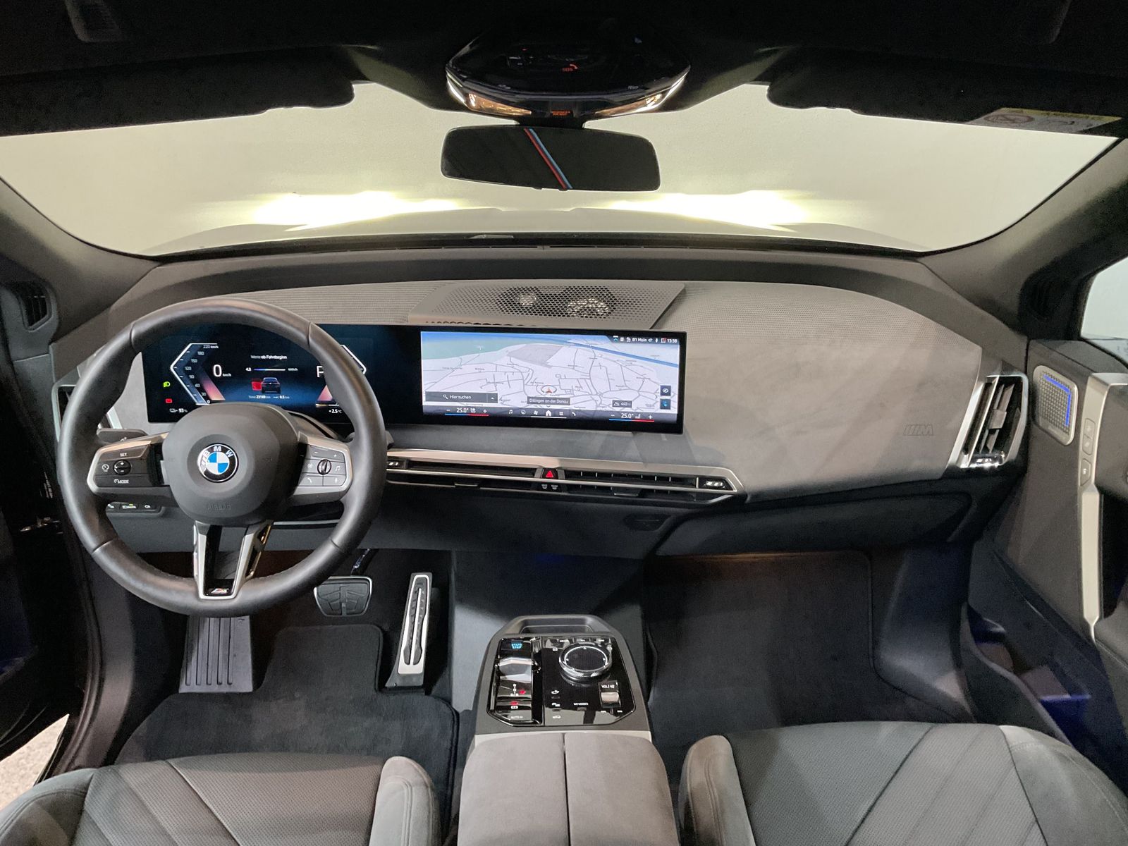 Fahrzeugabbildung BMW iX xDrive45 M Sportpaket Glasdach Sky Lounge, Ak