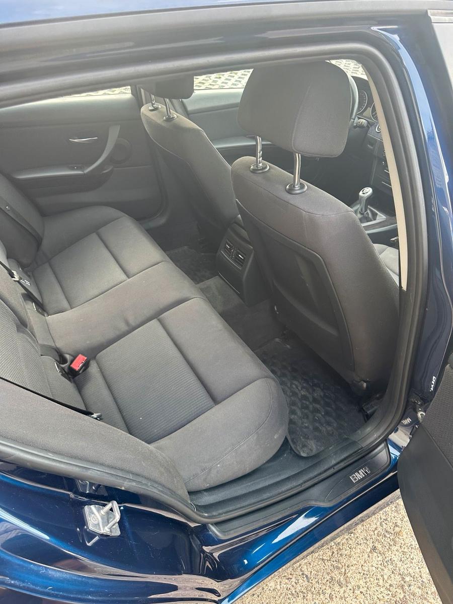 BMW 318 2011 — photo 6