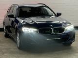 BMW 318 d Touring Aut. / WIDESCREEN / ACC / LED - blaue BMW 318