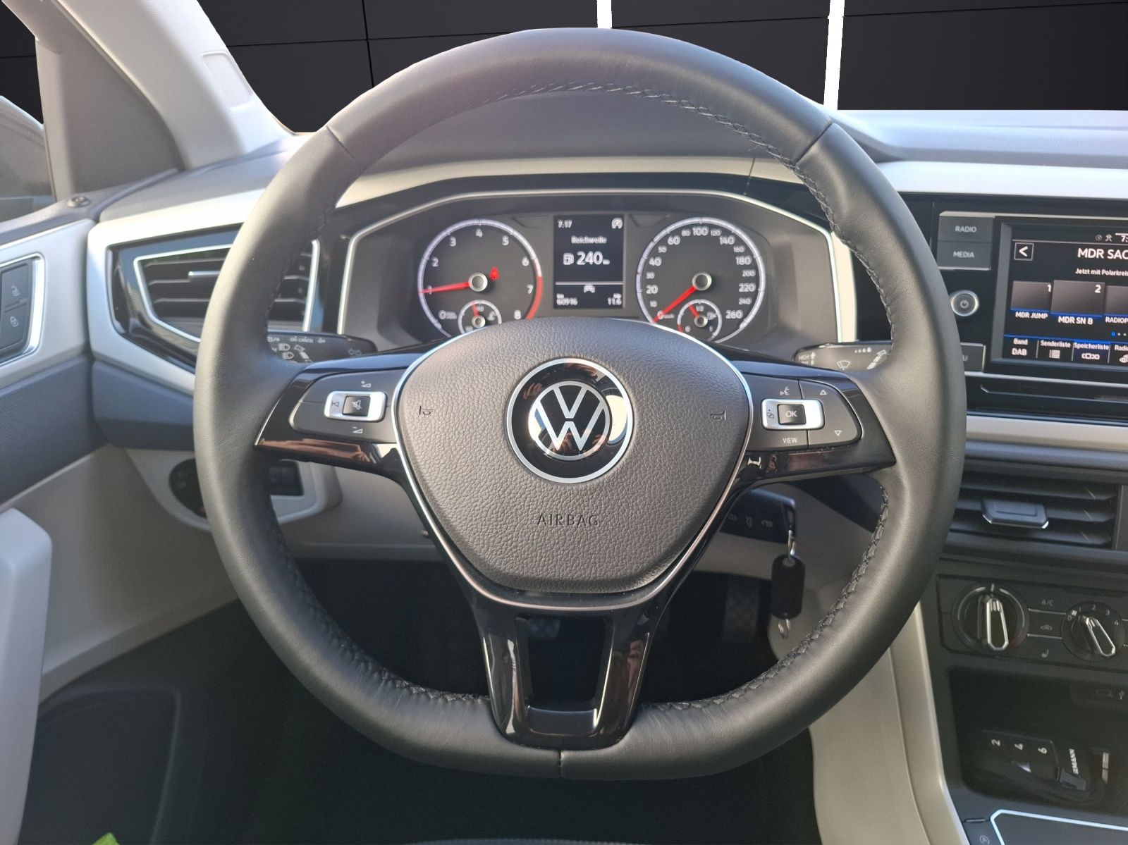 Fahrzeugabbildung Volkswagen Polo TSI Highline Klima DAB PDC SH LM