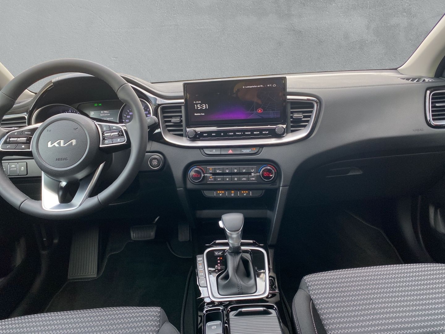 Fahrzeugabbildung Kia Ceed Kia ULTIMATE EDITION 1.5 T-GDI *STYLE-PAKET