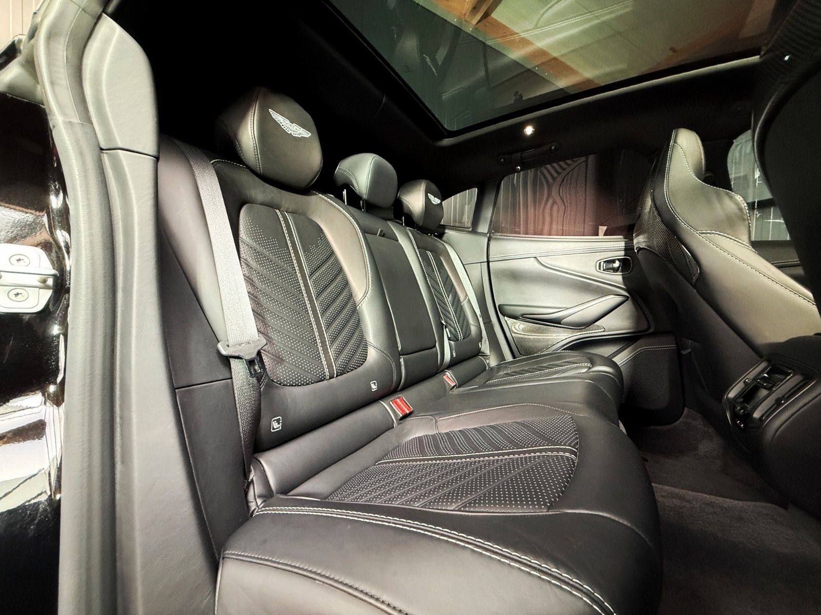 Fahrzeugabbildung Aston Martin DBX 4.0 V8 DBX707 + 2.Hand + Top Geplfegt