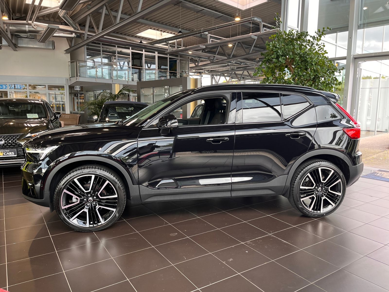 Fahrzeugabbildung Volvo XC40 Ultra Dark PANO AHK 21" 360° KAM
