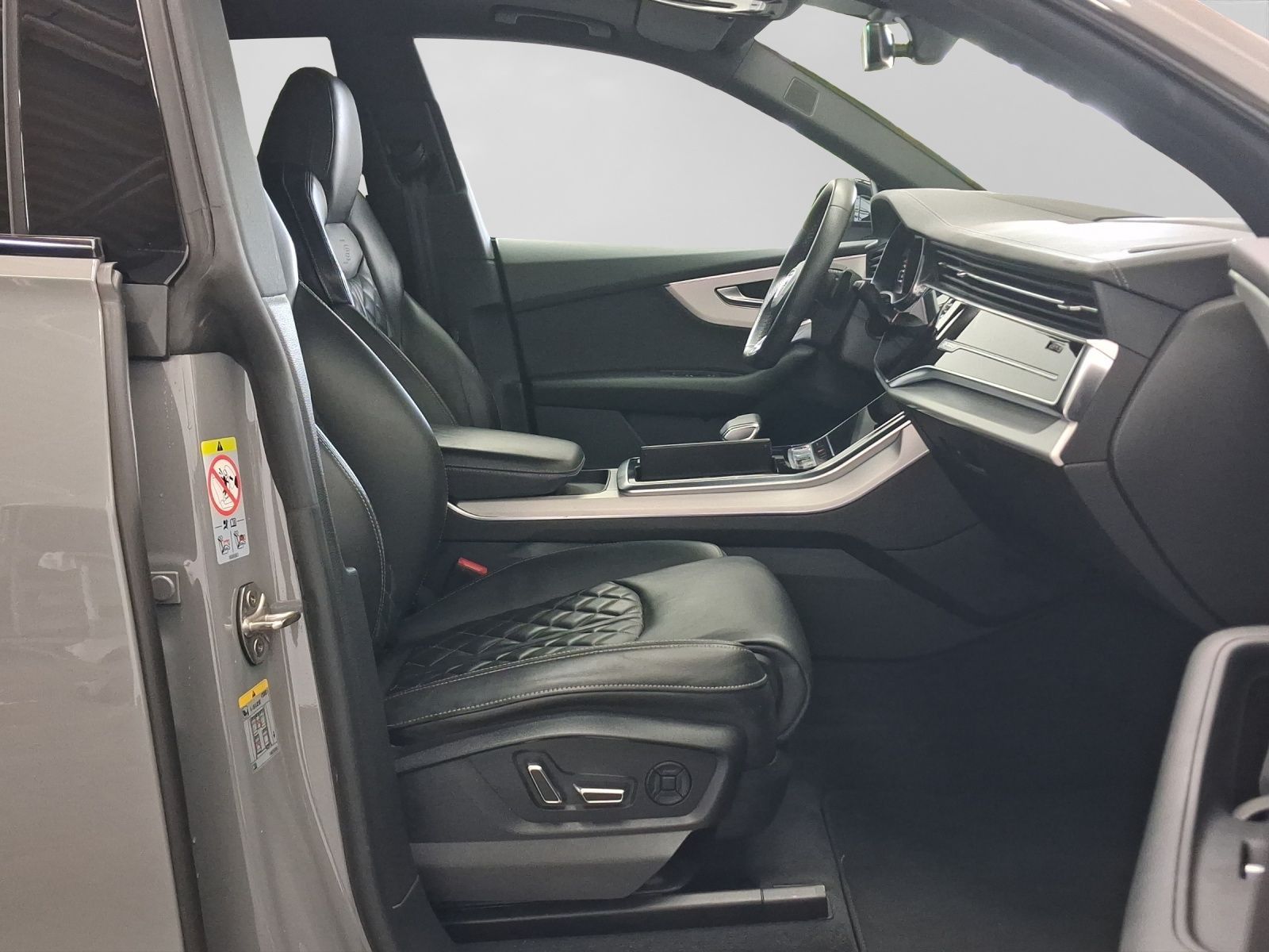 Audi Q8 55 TFSI Q 2x S LINE HD-MATRIX BuO AHK PANO foto 4