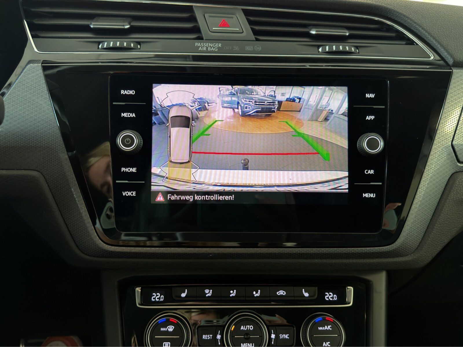 Fahrzeugabbildung Volkswagen Touran Active 1.5 TSI DSG AHK APP Kamera
