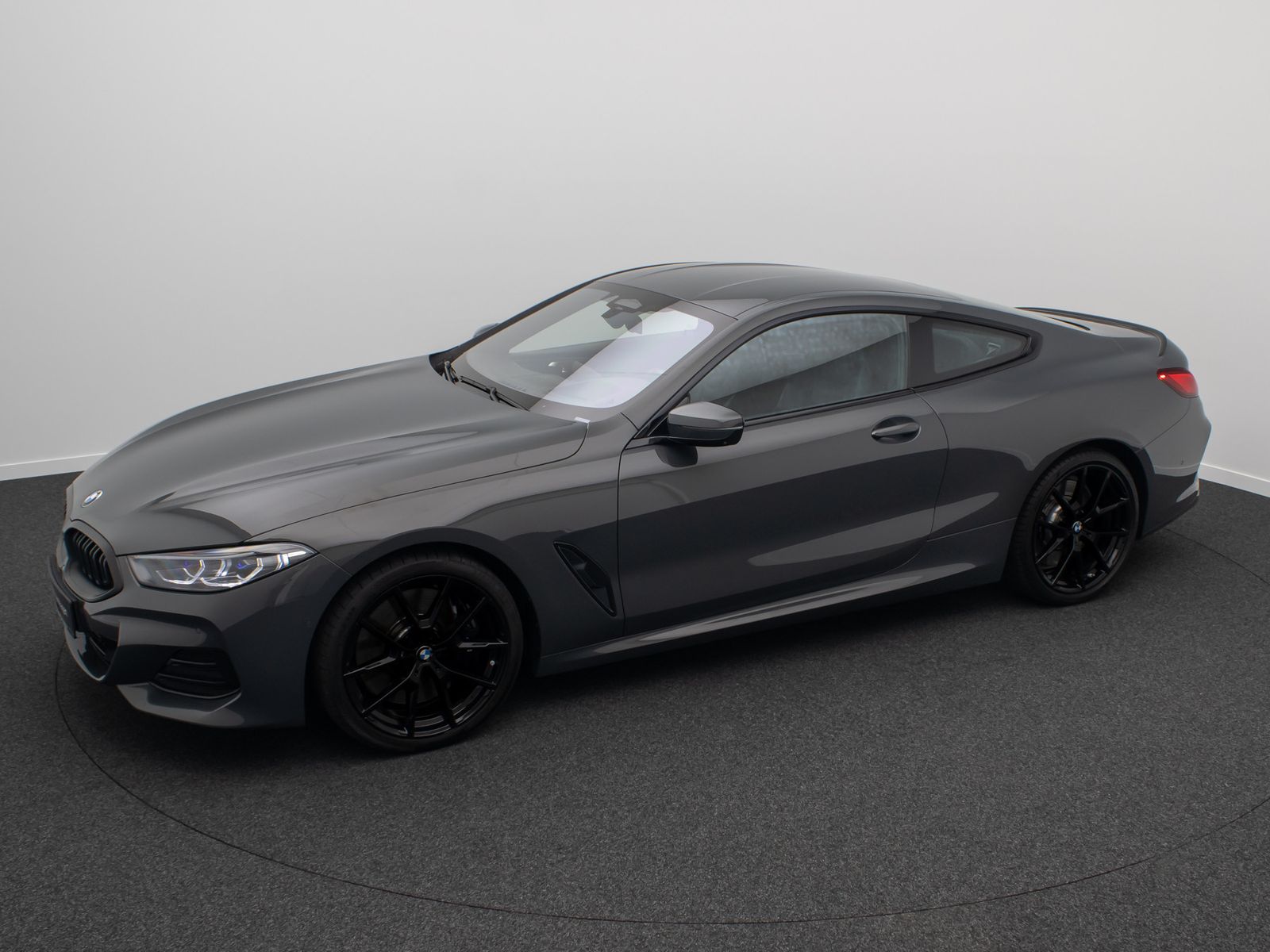 Fahrzeugabbildung BMW 840d xD Coupé B&W 360° SoftCl DisplKey Laser 20"