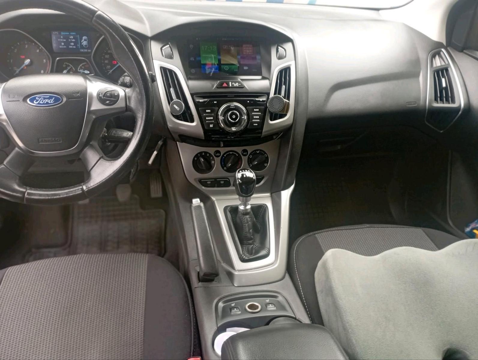 Ford Focus 2013 — photo 9