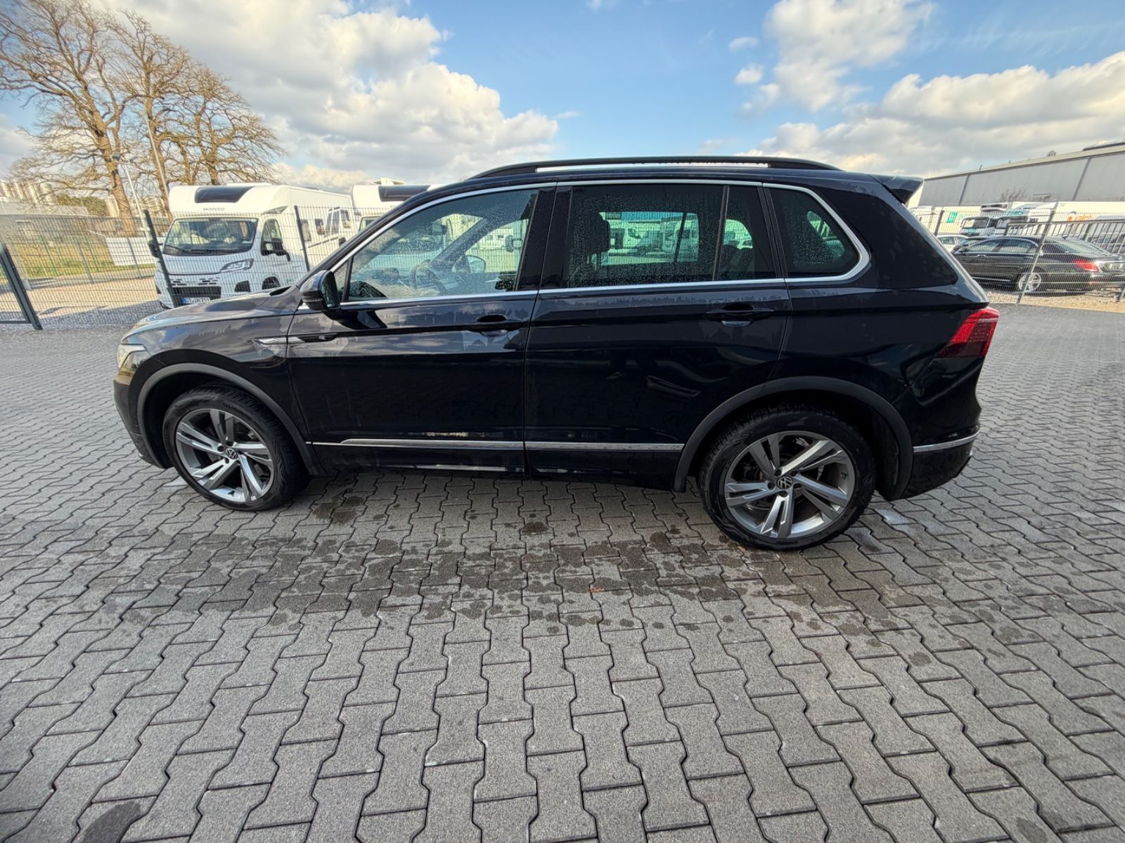 Fahrzeugabbildung Volkswagen Tiguan R-Line 4Motion