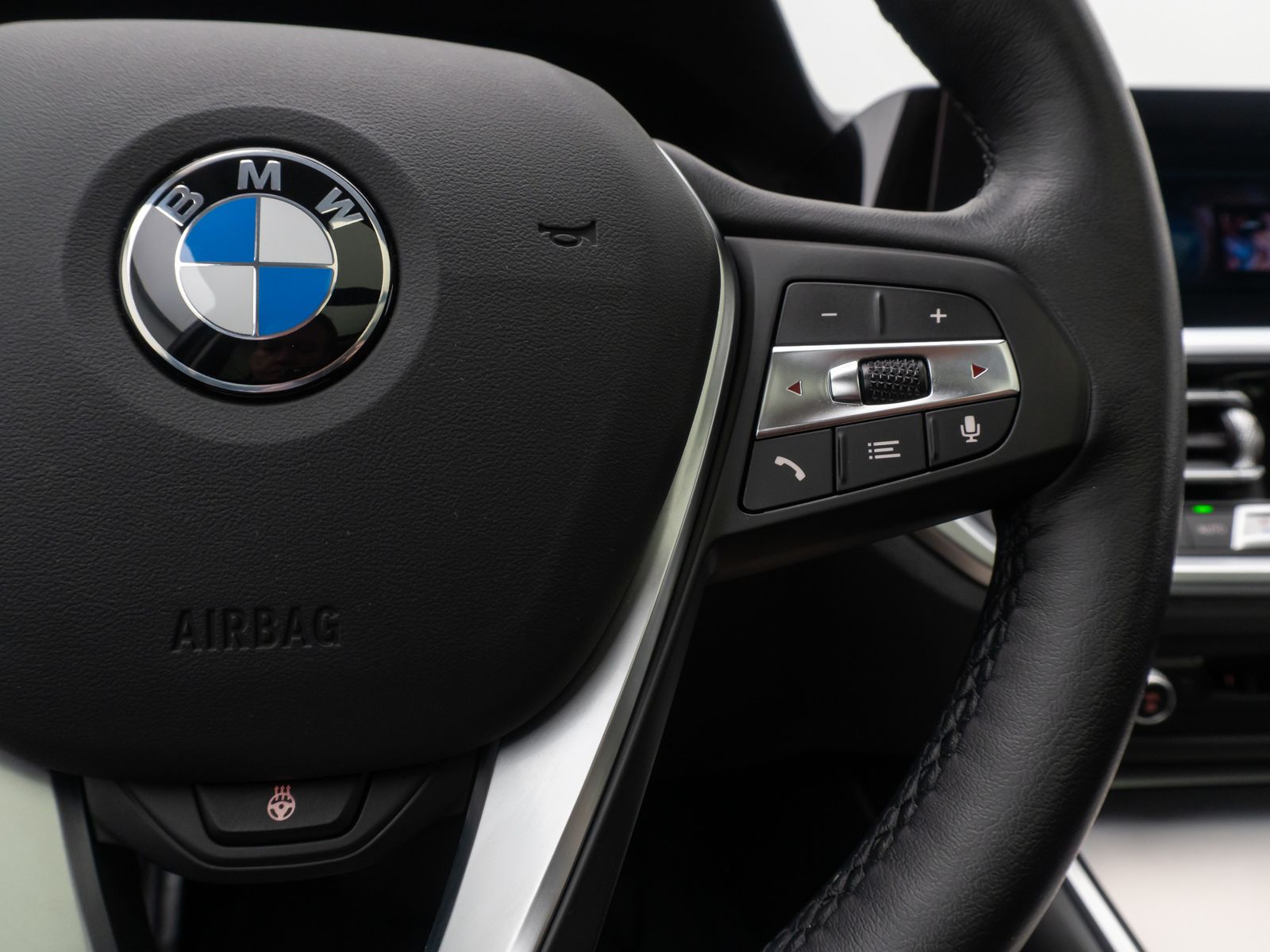 Fahrzeugabbildung BMW 320d DAB Kamera HiFi Memory LED Panorama 18Zoll