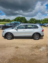 Volkswagen Tiguan - 2