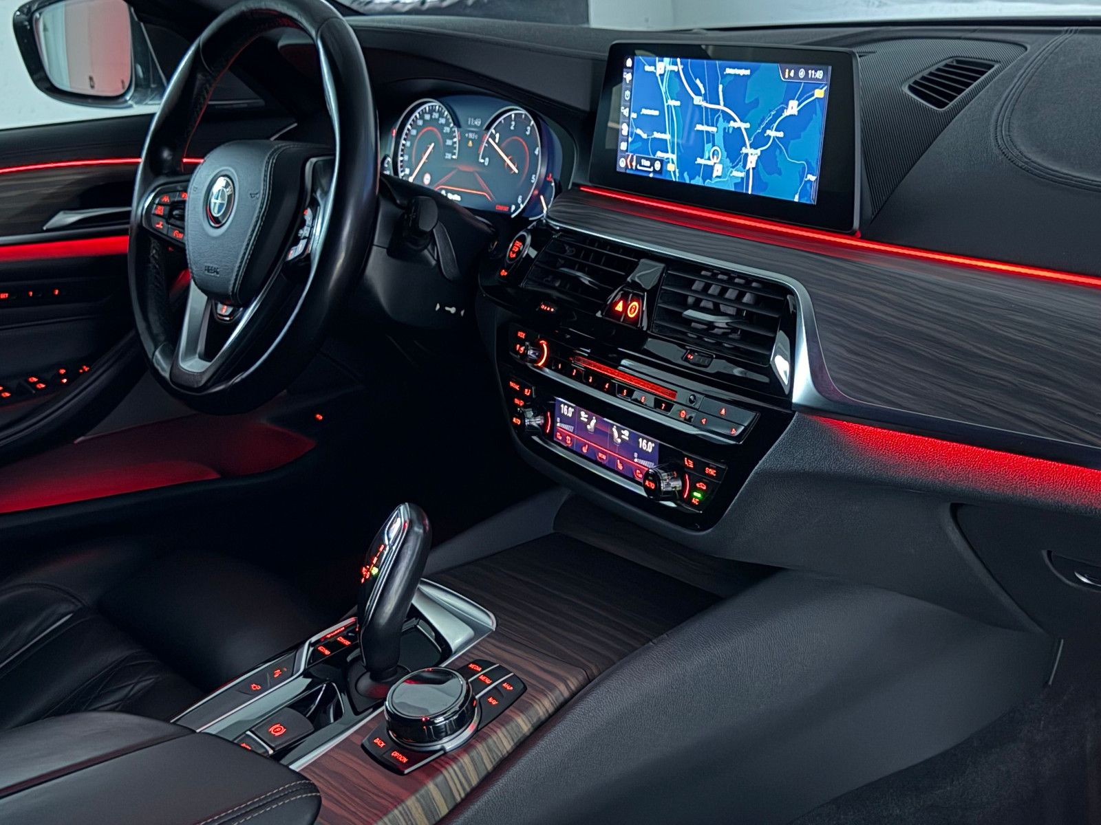 Fahrzeugabbildung BMW 540 d xDrive SPORT Line/360*/LED/HuD/H&K/ACC