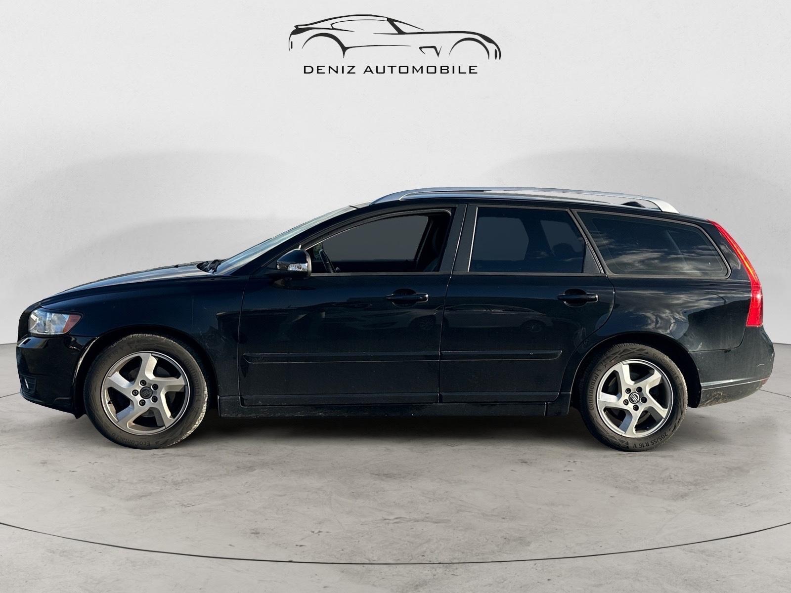 Volvo V50 2012 — rear view