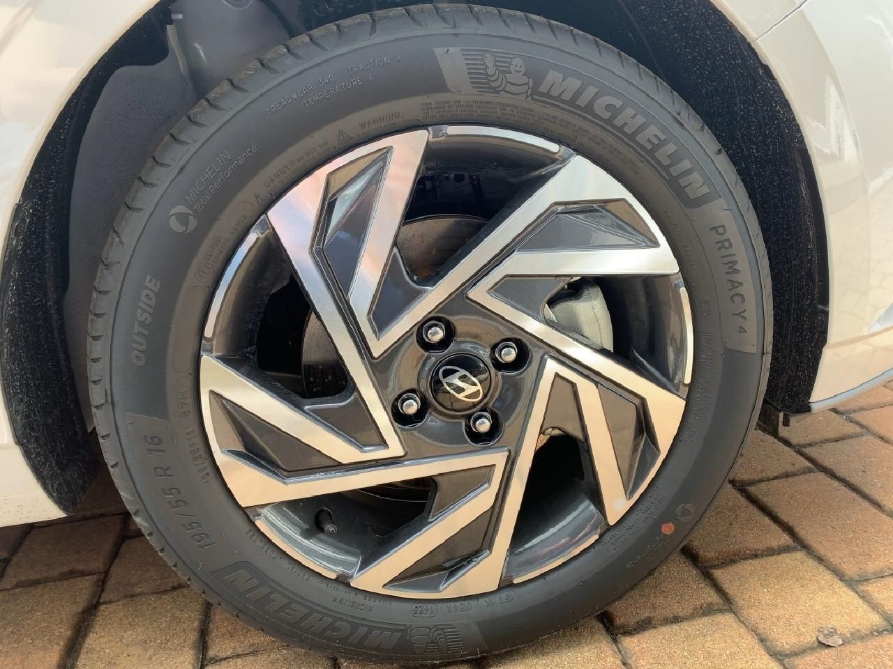 Fahrzeugabbildung Hyundai i20 Trend Bose