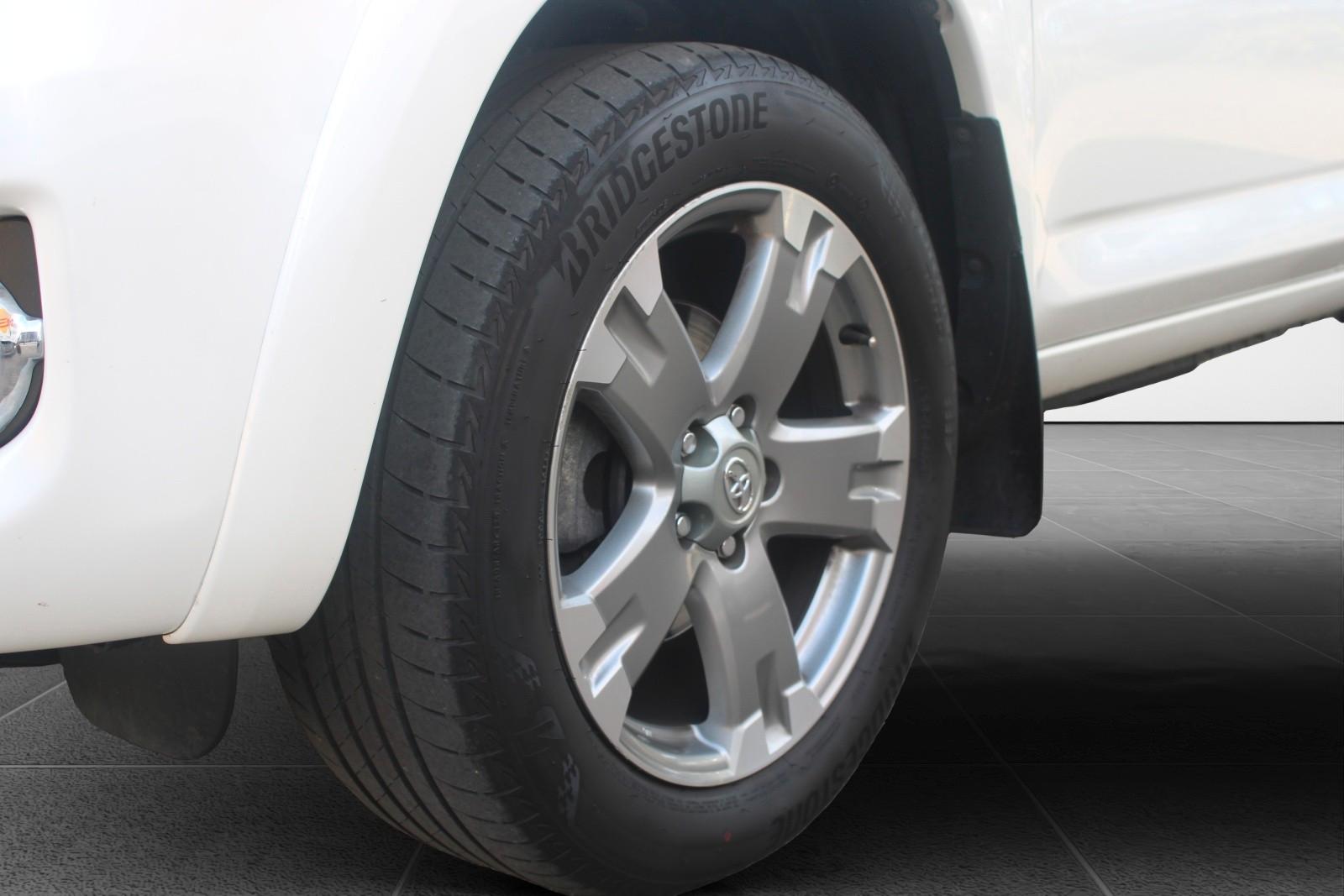 Toyota RAV 4 Executive 2.2 D-4D 150 ch BVA 4x4 – Cuir – Sièges chauffants – Caméra – Attelage – Climatisation 3 zones – Jantes 18