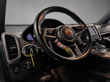 Porsche Cayenne - 11