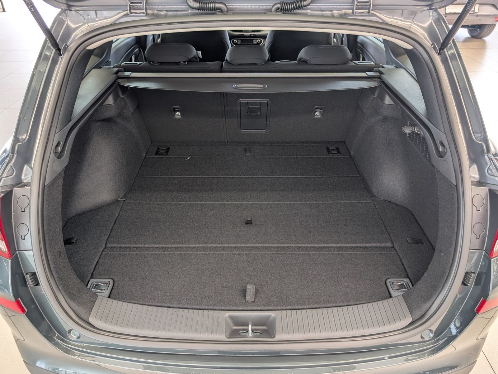 HYUNDAI i30 Kombi 1.6 T-GDI Trend Automatik SHZ Navi – Bild 10