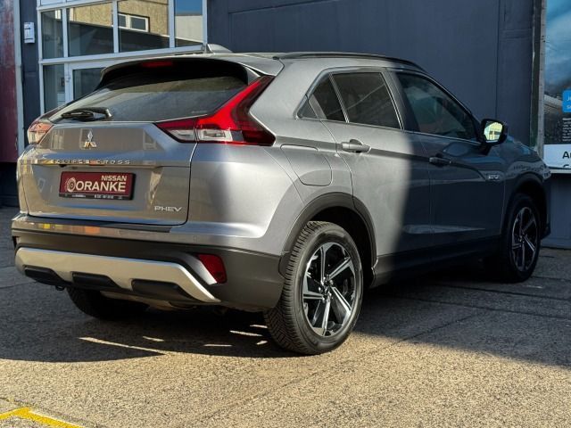 Fahrzeugabbildung Mitsubishi Eclipse Cross 2.4 MIVEC PLUS Navi*1.Hand