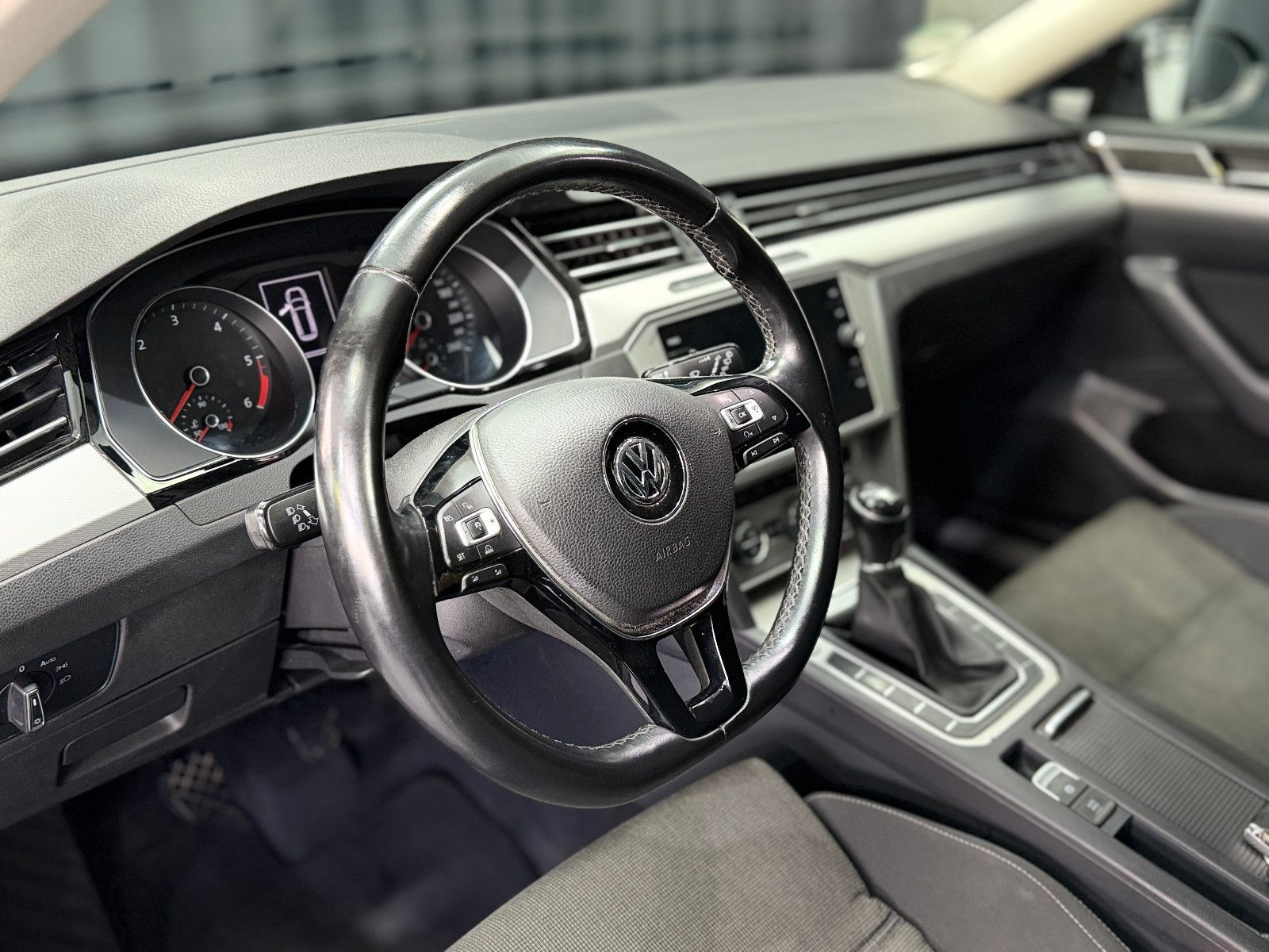 Fahrzeugabbildung Volkswagen Passat Variant Comfortline|NAVI|PDC|2-HD