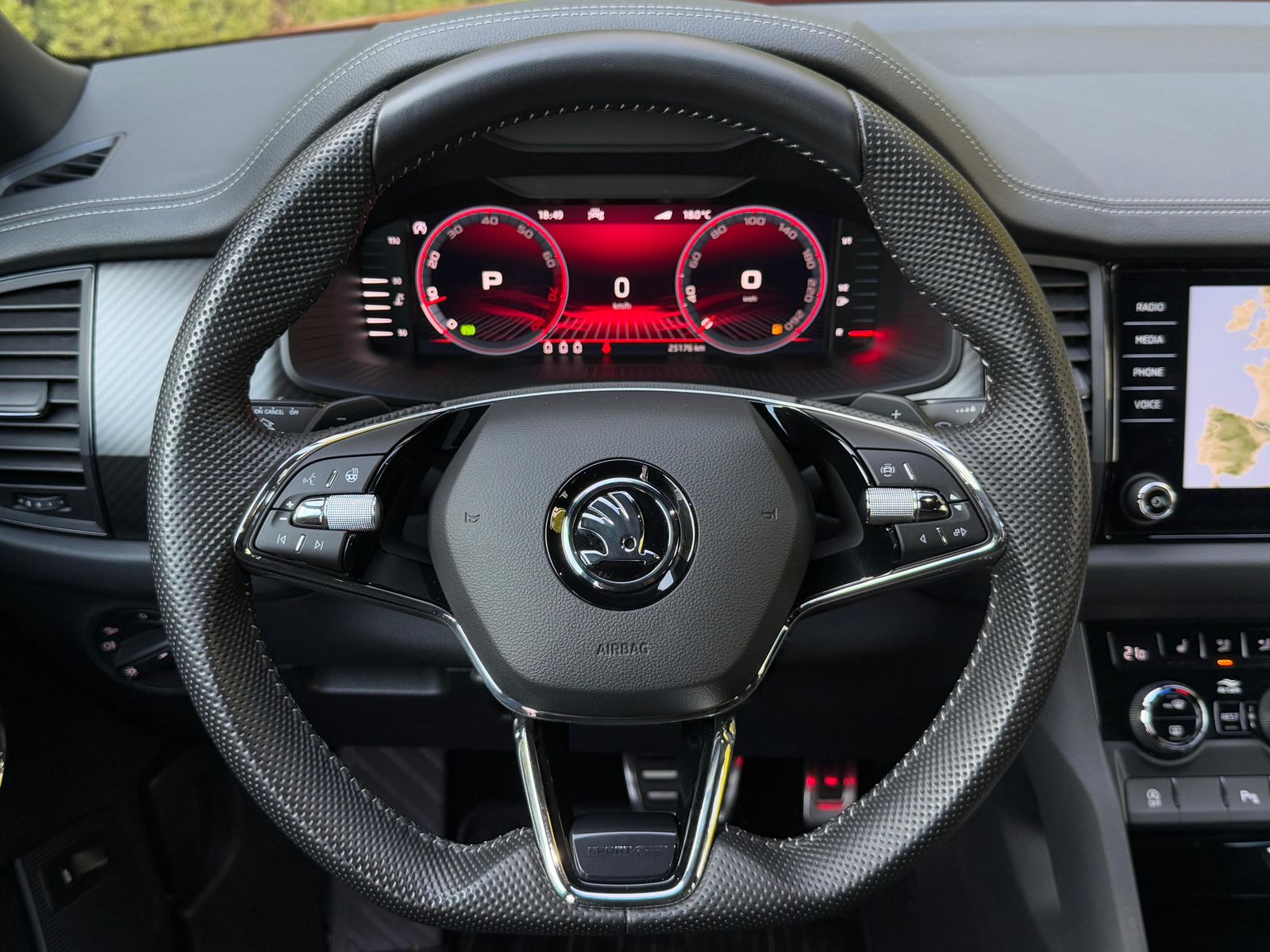 Fahrzeugabbildung SKODA Kodiaq 2.0 TSI 4x4 DSG Sportline MATRIX+SHZ+KAM+