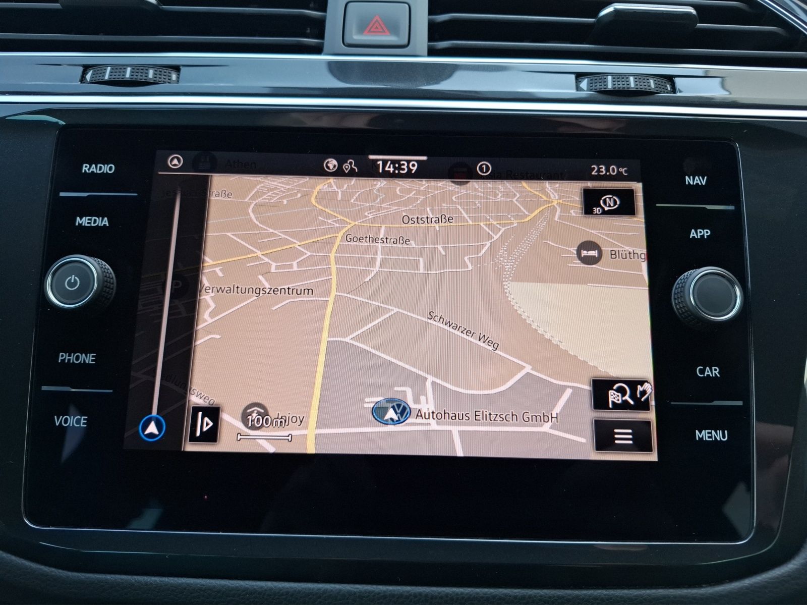 Fahrzeugabbildung Volkswagen Tiguan TDI R-Line DSG STH AHK LED AID ACC RFK 20