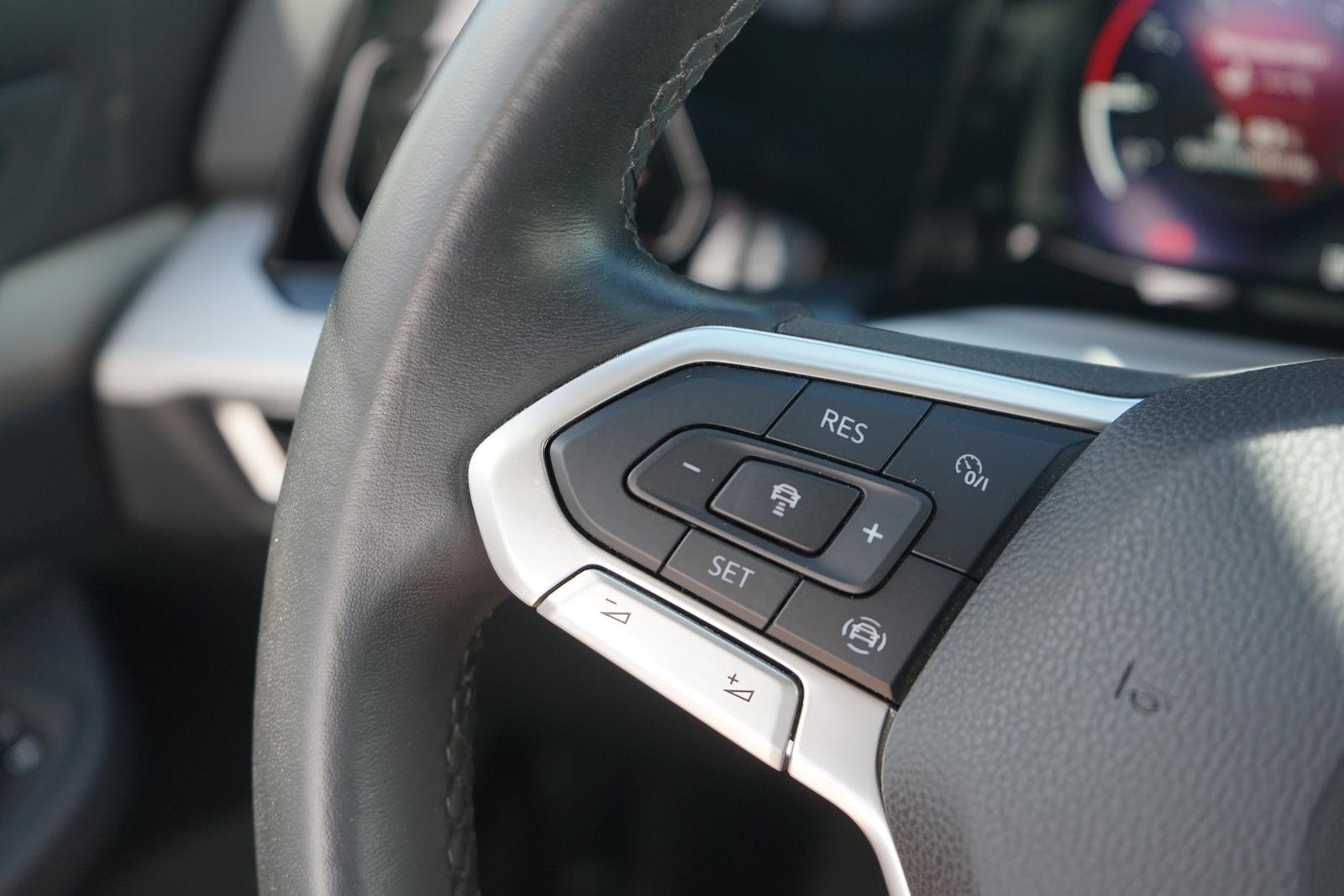 Volkswagen Golf VIII 1.0 TSI Life LED ACC App Connect, миниатюра 24