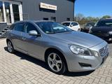 Volvo V60 Kombi Summum Navi DVD 1.Hand Memory - Volvo V60 Summum mit Benzin-Antrieb