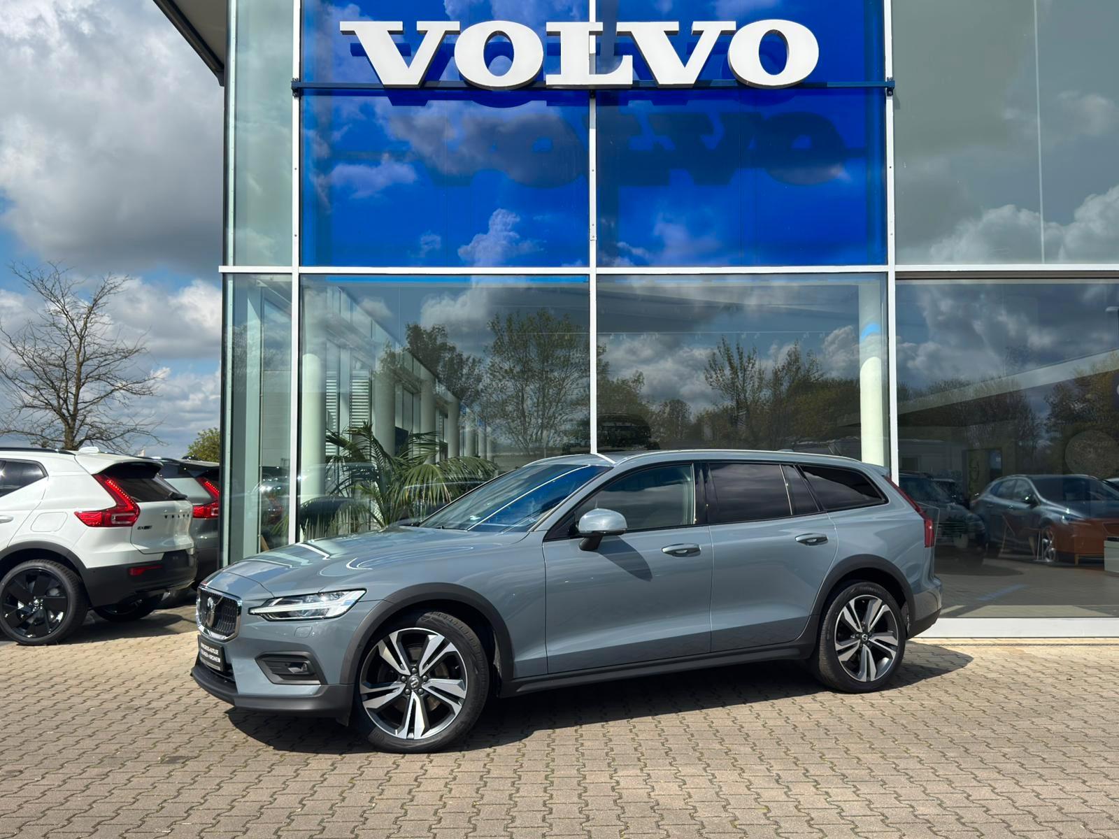 Volvo V60 Cross Country B4 AWD Geartronic Ultimate
