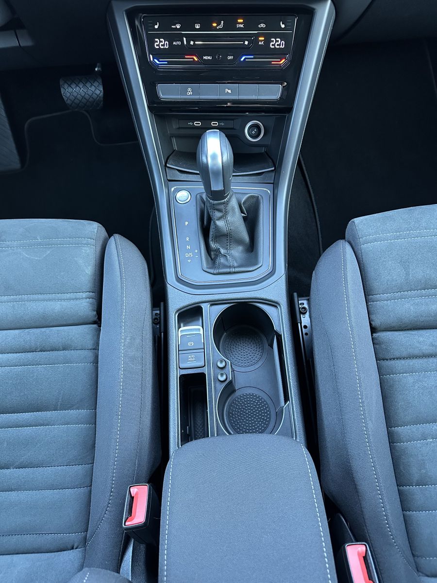 Fahrzeugabbildung Volkswagen Touran 2.0 TDI DSG IQ-DRIVE NAV+LED+KAM+ACC+VC