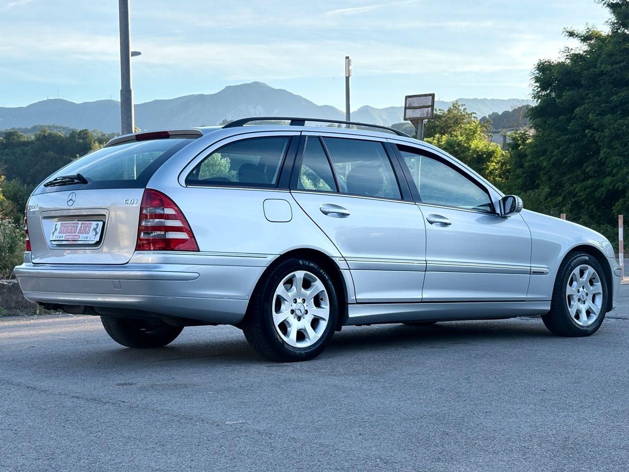 Mercedes-Benz C220 2006 — photo 7