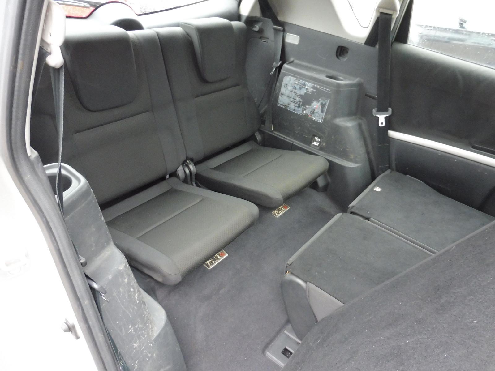 Toyota Corolla Verso 2004 — photo 15