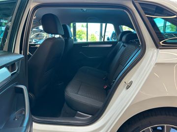 Skoda Rapid *Service:NEU*TEMPO*SitzHZ*KLIMAAUTO*PDC*