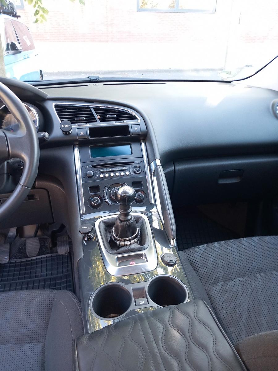 Peugeot 3008 2012 — engine 1.560 cm³, 111 HP (82kW)