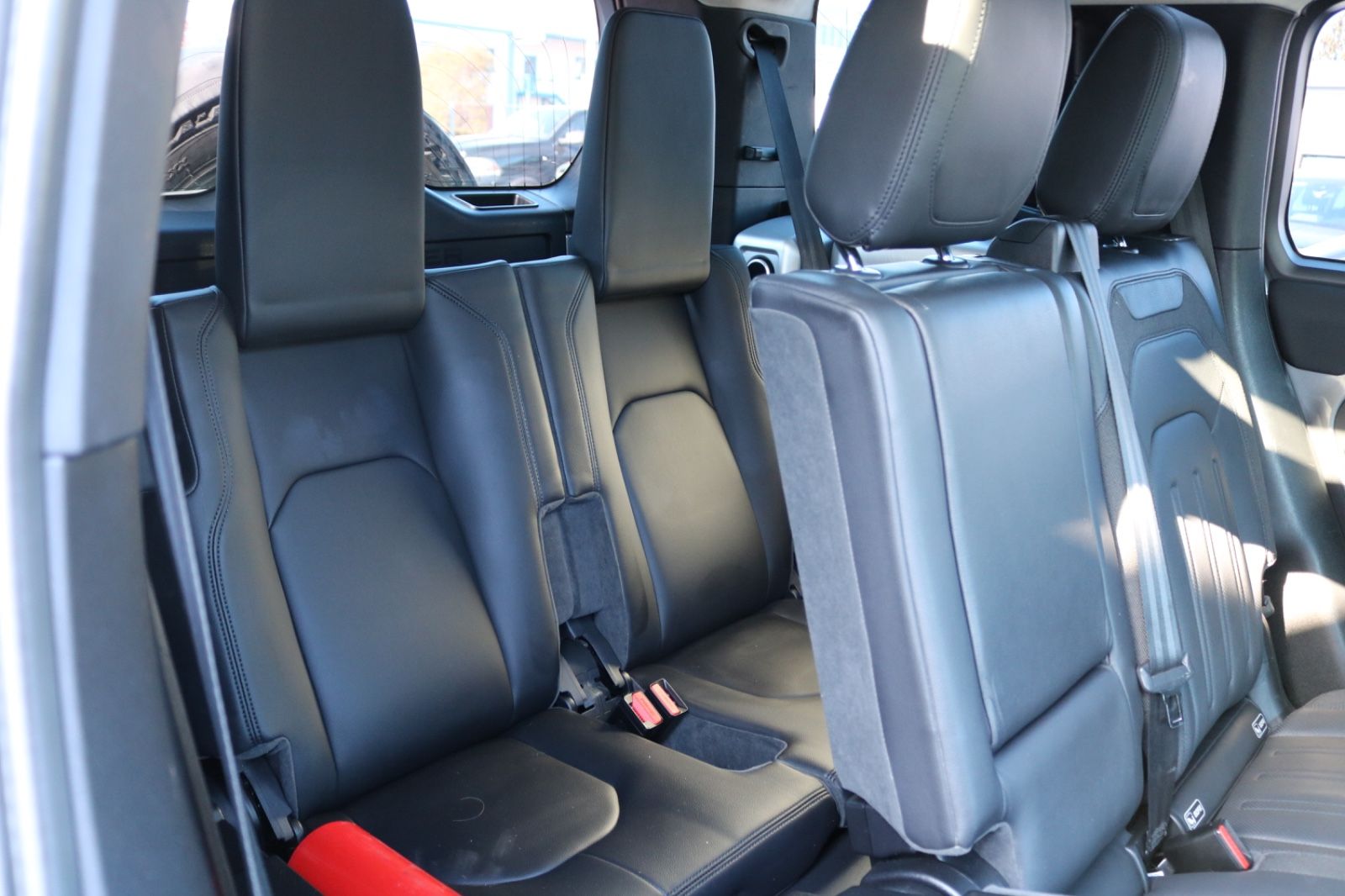 Land Rover Defender D240 S AWD/7 SITZER/PANO/AHK/MERIDIAN/ foto 16