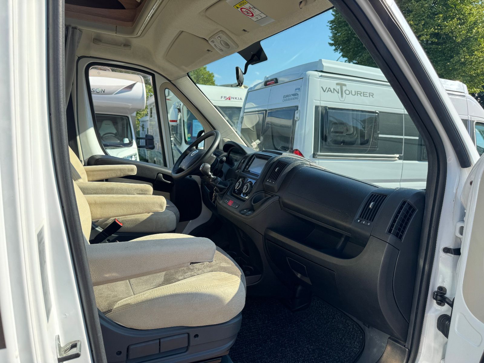 Fahrzeugabbildung Sunlight T 68 FIAT DUCATO NAVI KAMERA SAT TV EB & HUBBETT