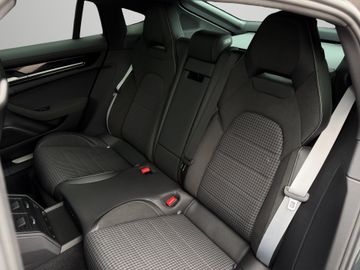 Porsche Panamera - 12
