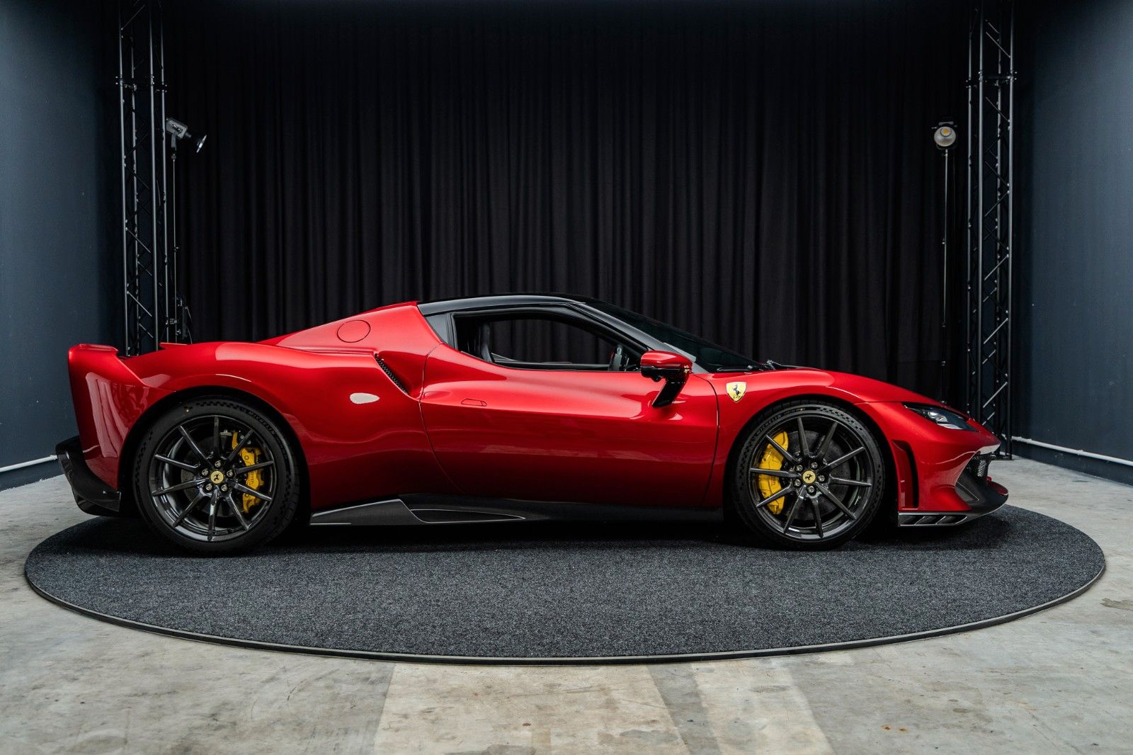 Fahrzeugabbildung Ferrari 296 GTB Speciale + Carbon + Lipstick Red + Lift