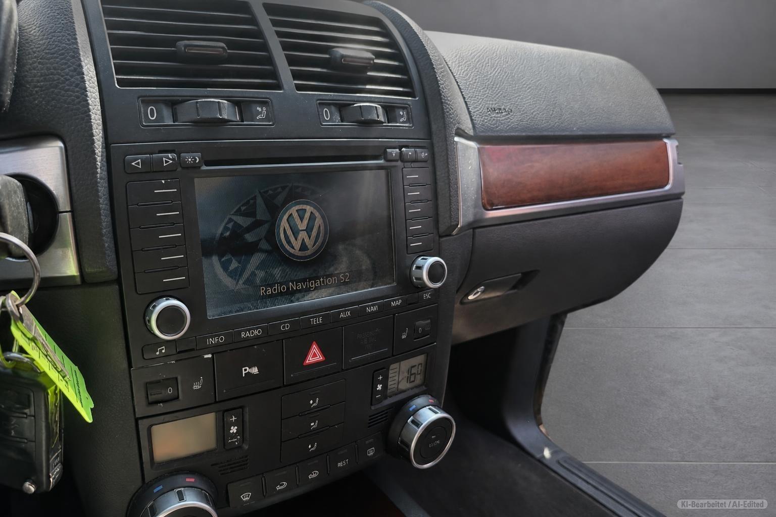 Volkswagen Touareg 2004 — photo 18