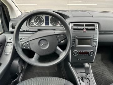Fahrzeugabbildung Mercedes-Benz B 200 SportsTourer*Bi-Xenon*PDC*1Hand*Scheckheft
