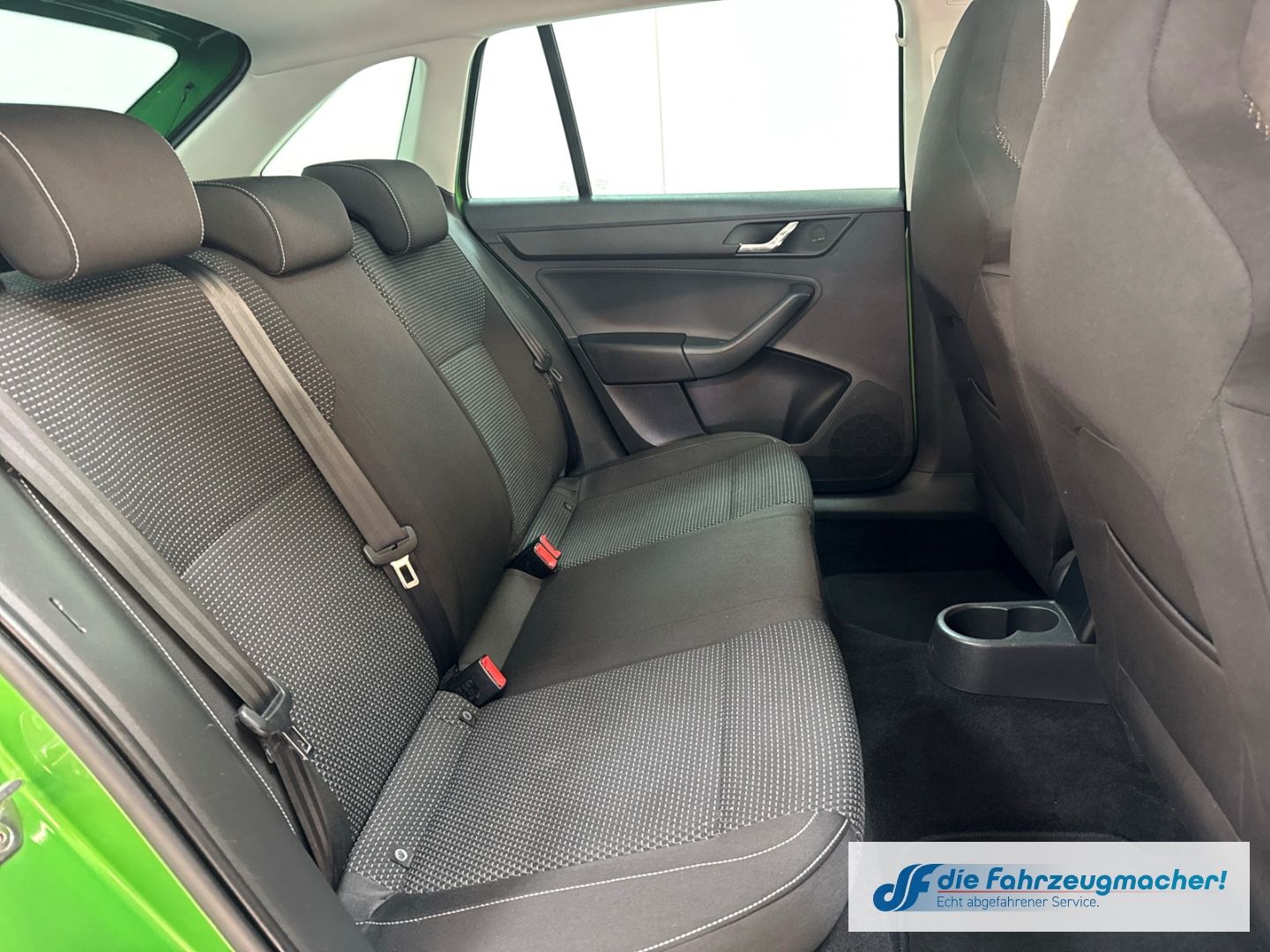 Fahrzeugabbildung SKODA Rapid Spaceback StylePlus 1.2 TSI Panorama Xenon